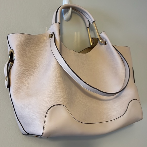 Sondra Roberts Handbags - Sondra Roberts Squared Shoulder/Tote/ Travel Bag flattering light pink color EUC